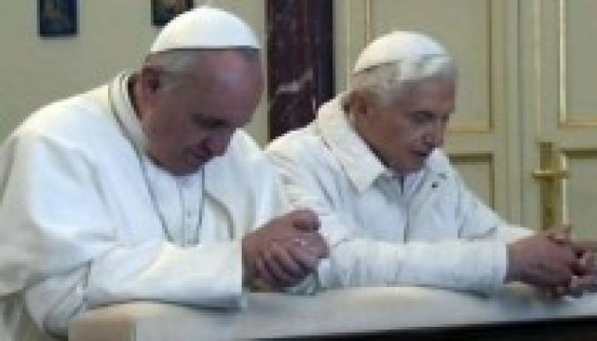 Meglátogatta nyugalomba vonult elődjét Ferenc pápa 