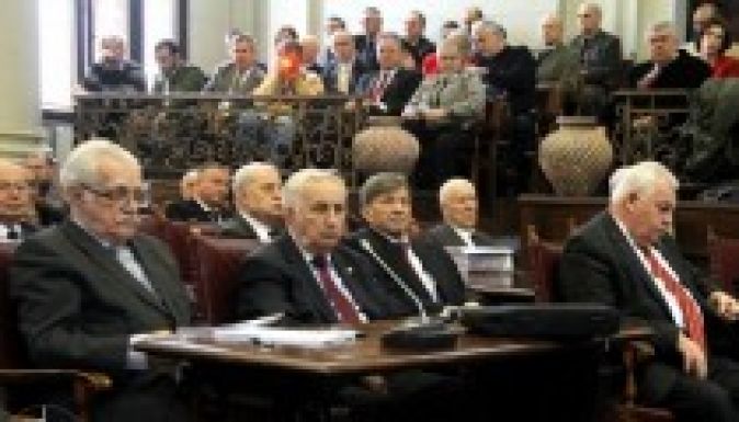 Megtapsolták az akadémián a holokauszttagadó történészt