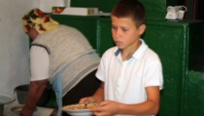 Nyolcvanezer gyereket hagytak hátra az eperszedők