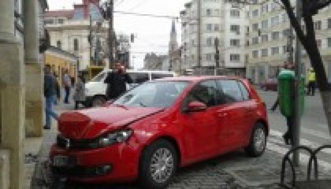 Autóbalesetek sorozata Kolozsváron, nagypénteken