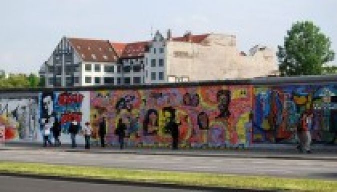 Mégse bontsák le a berlini falat!