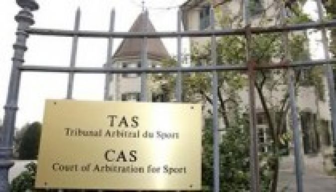 A CAS hétfőn felfüggesztheti a zárt kapus büntetést