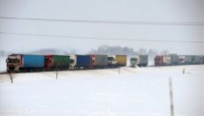 Megszűnt a várakozás Nagylakon, estig marad a kamionstop