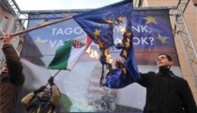 Ha Bayerék nem, akkor a Jobbik tüntet szombaton Ponta ellen