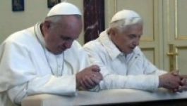 Meglátogatta nyugalomba vonult elődjét Ferenc pápa 