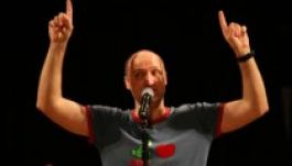 Alma-rajongók a Kultúrpalotában