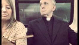 Ferenc pápa nagy focidrukker és szeret buszozni