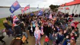 A falklandiak brit fennhatóság alatt maradnak