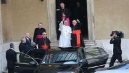 Ferenc pápa egy római Mária-kegyhelyen imádkozott