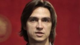 A színház egyik szólótáncosa öntött savat a főnöke arcába