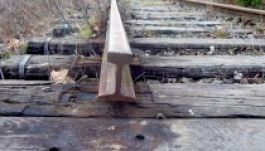 Romániában szép lassan felszedik a síneket