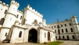 Pozsony megtartaná a bencések oroszvári kastélyát 