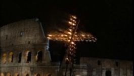 Hatalmas tömeg vett részt a római keresztúton