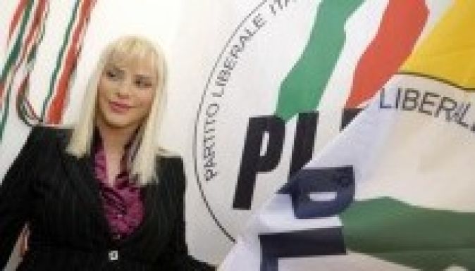 Cicciolina Róma főpolgármestere akar lenni