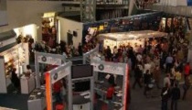 Román költő mutatkozott be Budapesten