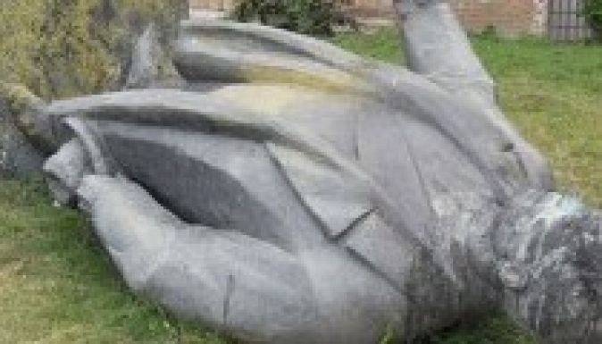 KISEBBSÉGBEN: A kettős/többes identitás kényszerű „divatja