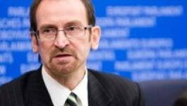 Szájer: belső tanácstalanság uralkodik az EP-ben Magyarországot illetően
