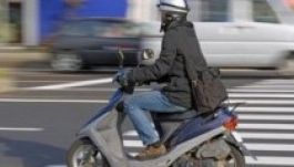 Tiltakoznak a robogósok: még mindig nincs jogosítványuk