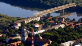 Zentára hívják a verset éneklőket