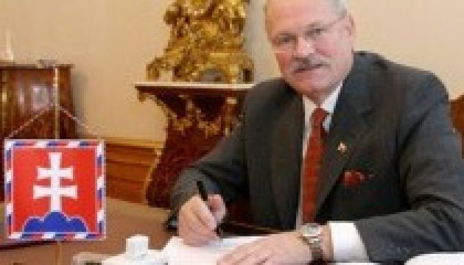 Ivan Gasparovic szlovák államfő sem tud helyesen írni