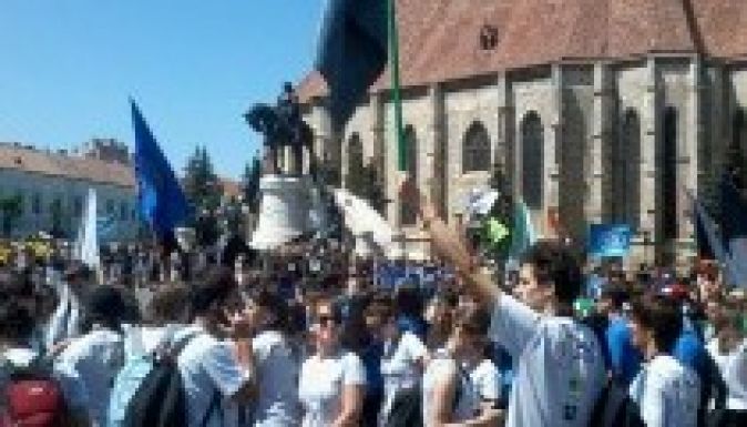 Ezerötszáz magyar diák foglalta el Kolozsvár Főterét