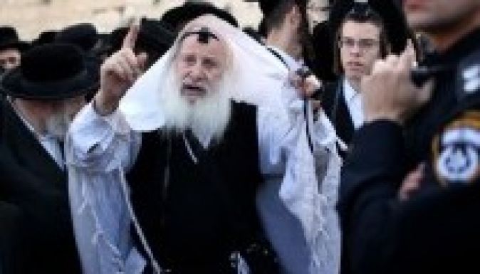 Ultraortodox zsidók tüntettek feministák ellen a Siratófalnál