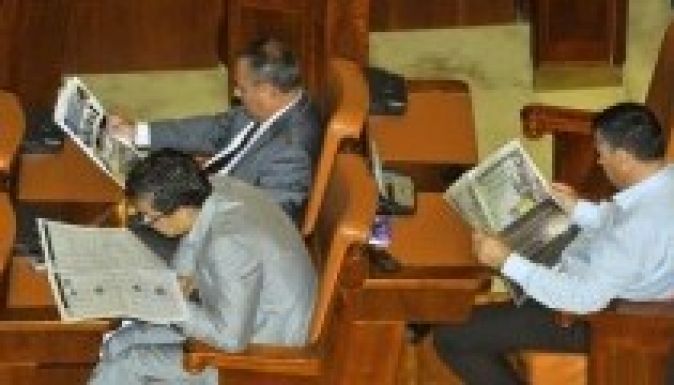 Sokba kerülnek, keveset dolgoznak a honatyák