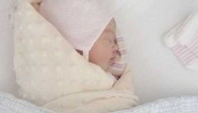 Világra jött Ördög Nóra pocaklakója