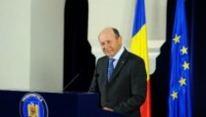 Băsescu kihirdette az államosított ingatlanokról szóló új törvényt