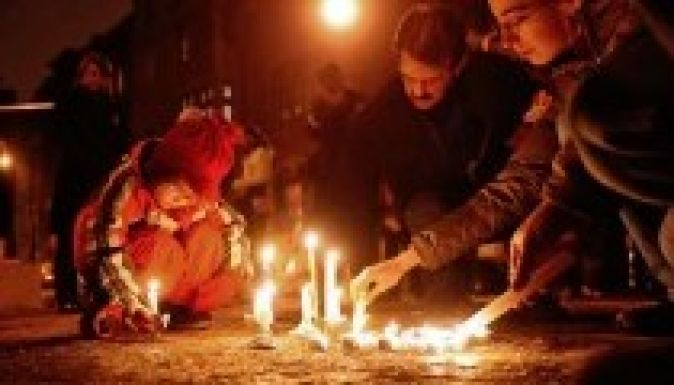 Erdélyszerte gyertyát gyújt Erőss Zsoltért és Kiss Péterért az EKE