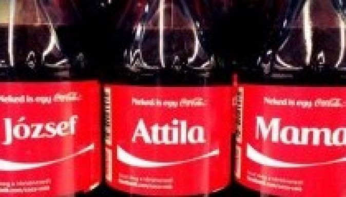Magyar neveket is kér az Igen, tessék! a román Coca-Colára