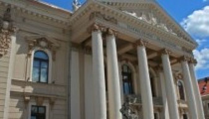 Eőadássorozattal és színészbállal zárul az évad Váradon