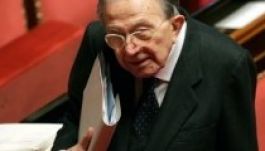 Elhunyt Giulio Andreotti, az olasz politika istene és ördöge