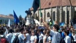 Ezerötszáz magyar diák foglalta el Kolozsvár Főterét