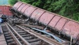 Súlyosan megsérült a vasúti pálya egy besztercei balesetben