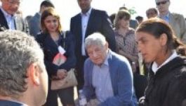 Bukarest melletti roma közösséghez látogatott Soros György