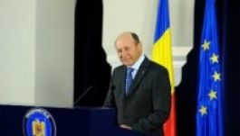 Băsescu kihirdette az államosított ingatlanokról szóló új törvényt