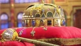 A magyar szent korona többé nem fotózható