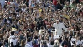 Pünkösdi mise: egyházi nyitást sürget a pápa