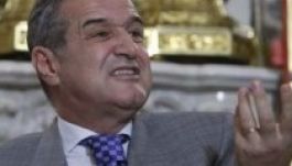 Az országhatárról fordították vissza a rendőrök Gigi Becalit