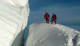 Menteni kell a 8000 méterről ereszkedő Erőss Zsoltékat