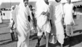 Gandhi papucsa elkelt, de vérére nem szomjaztak