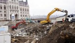 Magyar és német katonák földi maradványait találták meg a Kossuth téren