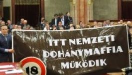 Kövér újabb három képviselő rovására hízlalja az államkasszát