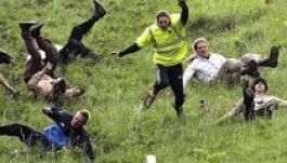 Mégsem maradt el a sajtgurító viadal