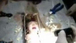 Örökbe fogadnák a vécécsőbe szorult babát