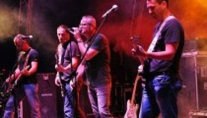 Meglepetést hozott a Cipő nélküli Republic-koncert