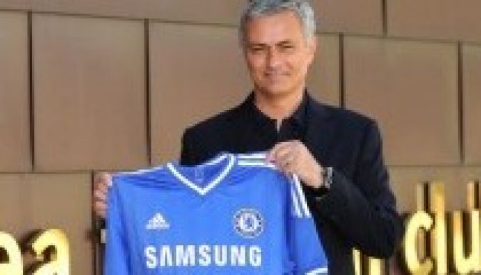 Hat év után visszatért a Chelsea kispadjára José Mourinho