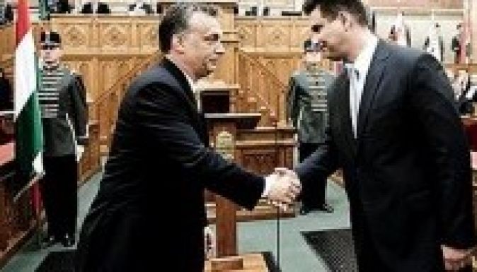 Index: az MSZP nem vár Bajnaiékra, Mesterházy lesz Orbán kihívója