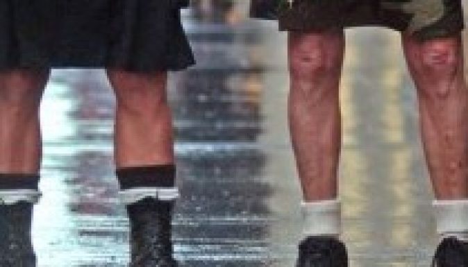 Szoknyába ugrottak a svéd vasút férfijai